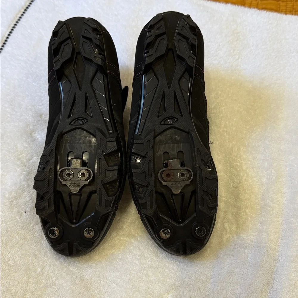 Giro Black and Pink Cycling Shoes with Velcro Straps sz 9 - Picture 3 of 5